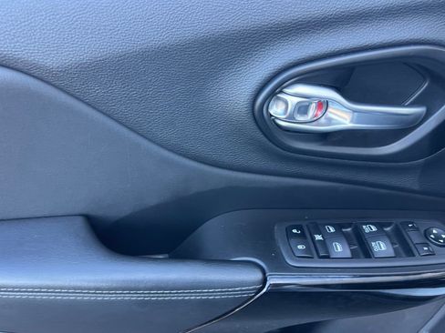 Used 2023 Jeep Cherokee Altitude Lux image 9