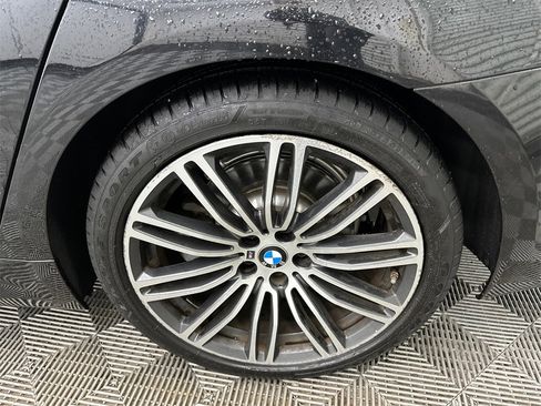 Used 2018 BMW 530i xDrive image 18