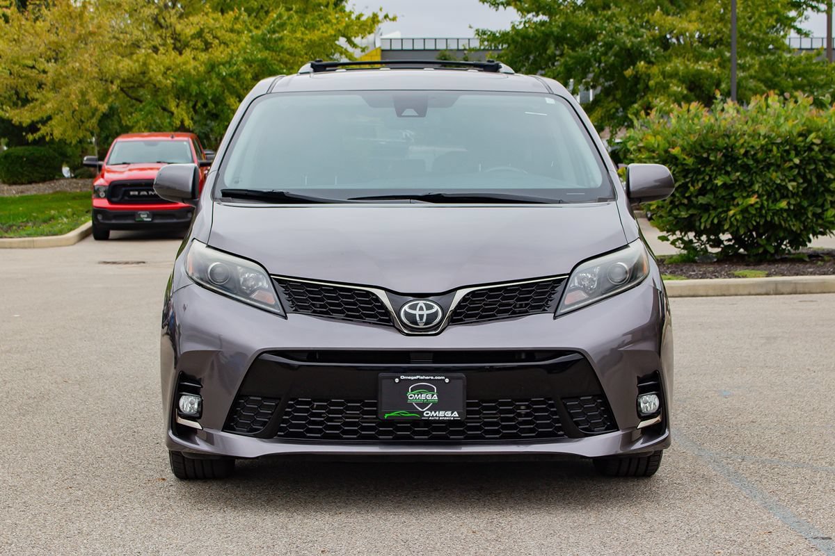 Used 2020 Toyota Sienna SE Premium FWD image 2
