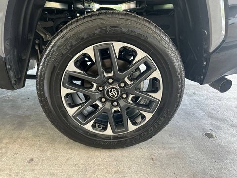 Used 2025 Toyota Tundra Limited AWD/4WD image 18