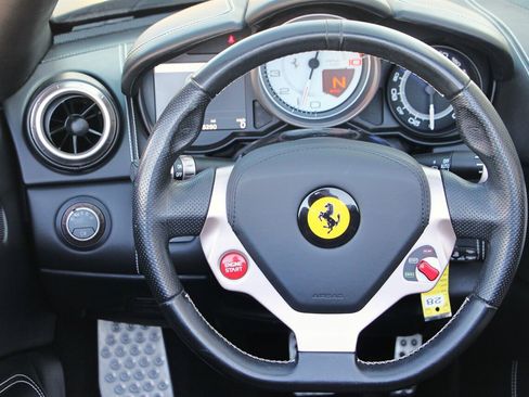 Used 2014 Ferrari California image 32