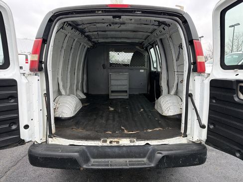 Used 2011 Chevrolet Express 2500 image 23