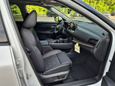 New 2026 Nissan Rogue Platinum AWD/4WD image 14