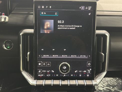 Used 2025 GMC Acadia Elevation w/ Elevation Premium Package image 11