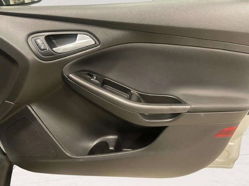 Used 2018 Ford Focus SEL image 29