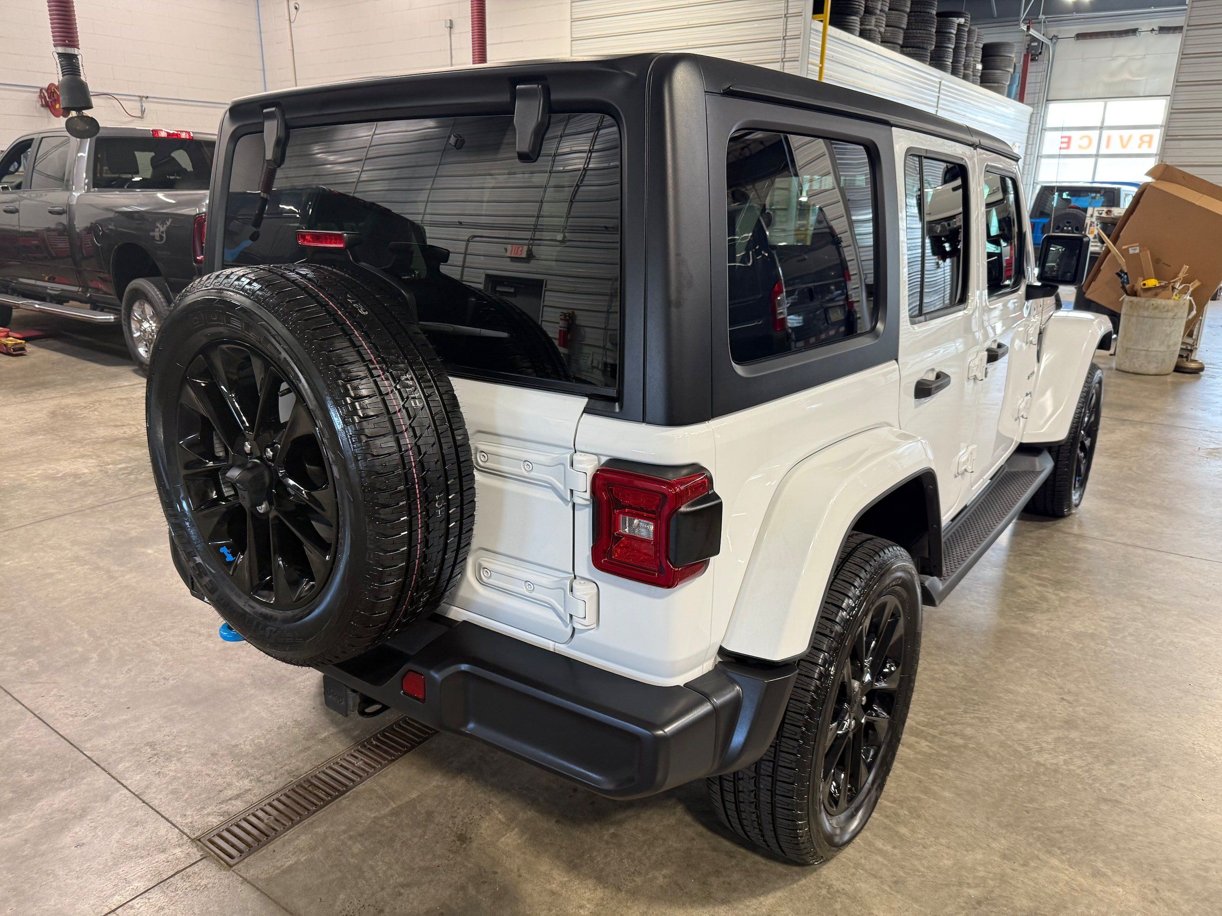 Used 2022 Jeep Wrangler Unlimited Sahara w/ Cold Weather Group AWD/4WD image 20