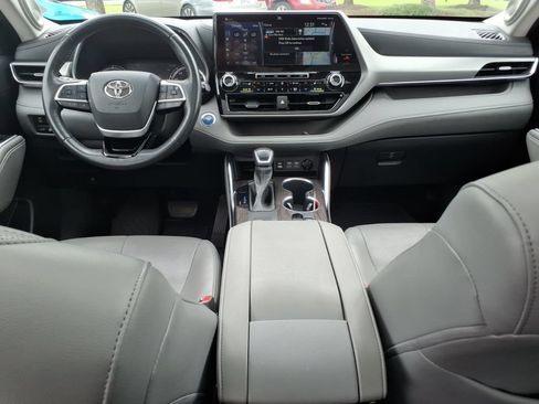 Used 2022 Toyota Highlander Platinum FWD image 13