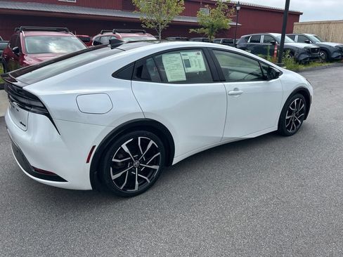 Used 2024 Toyota Prius Prime FWD image 3