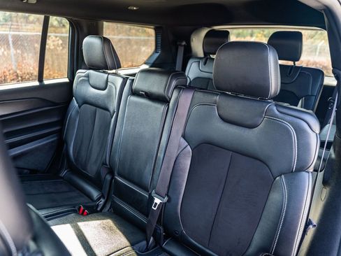 Used 2023 Jeep Grand Cherokee L Laredo image 20