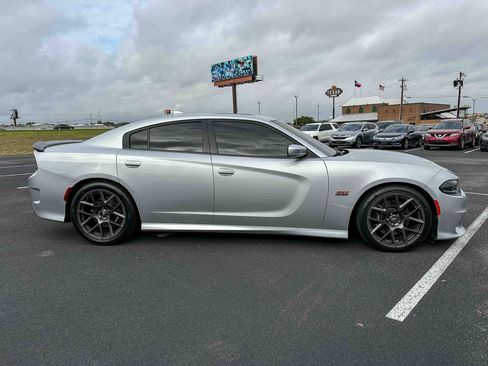 Used 2019 Dodge Charger Scat Pack w/ Technology Group RWD image 5