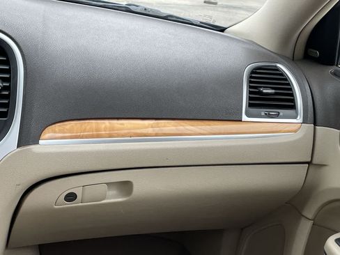 Used 2014 Chrysler 300 C AWD/4WD image 16