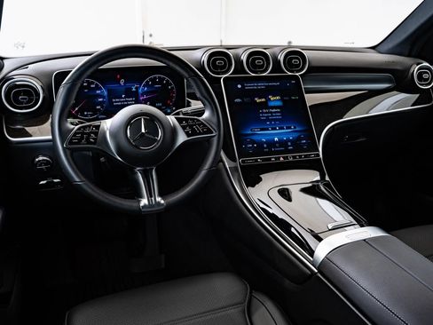 Certified 2025 Mercedes-Benz GLC 300 4MATIC image 4