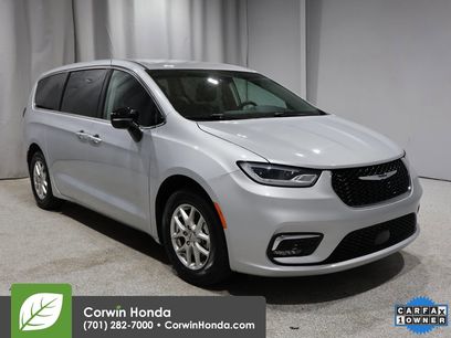 Used 2024 Chrysler Pacifica Touring-L