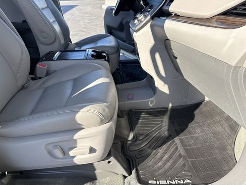 Used 2016 Toyota Sienna XLE w/ XLE Navigation Package image 39