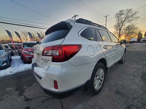 Used 2017 Subaru Outback 2.5i Premium image 7