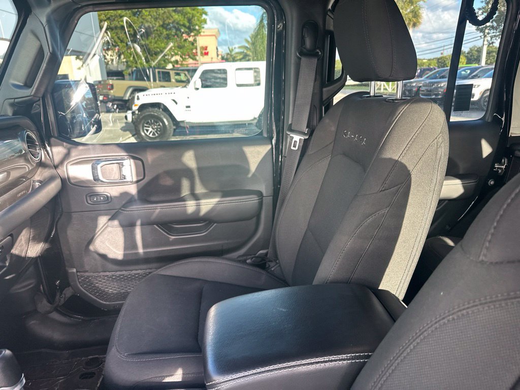 Used 2023 Jeep Wrangler Unlimited Sahara AWD/4WD image 12