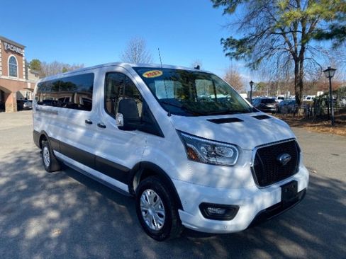 Used 2023 Ford Transit 350 XLT image 9
