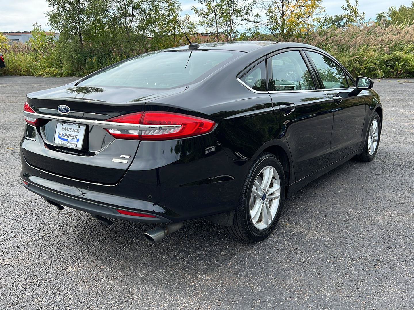 Used 2018 Ford Fusion SE w/ Fusion SE Technology Package FWD image 24