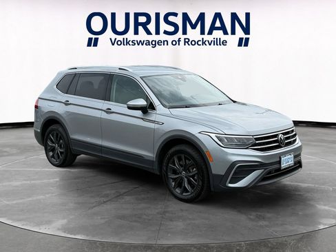 Used 2024 Volkswagen Tiguan SE AWD/4WD image 1