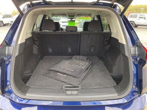 Used 2025 Nissan Rogue SV AWD/4WD image 6