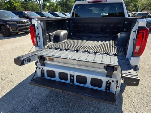 Used 2025 GMC Sierra 1500 SLT AWD/4WD image 10