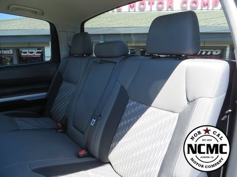 Used 2018 Toyota Tundra SR5 w/ SR5 Upgrade Package AWD/4WD image 45