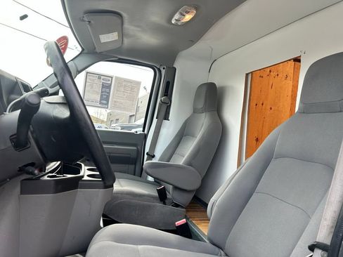 Used 2019 Ford E-350 and Econoline 350 Super Duty RWD image 12