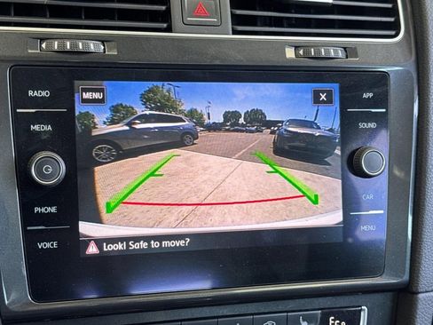 Used 2018 Volkswagen e-Golf SE FWD image 24
