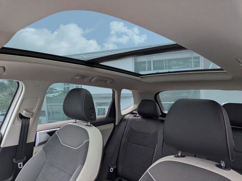 New 2026 Volkswagen Taos SE FWD image 23