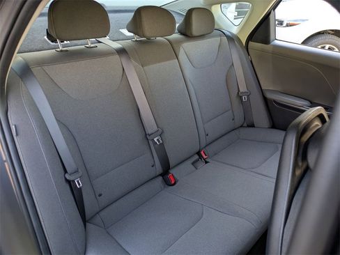 Used 2025 Kia K4 LXS image 27