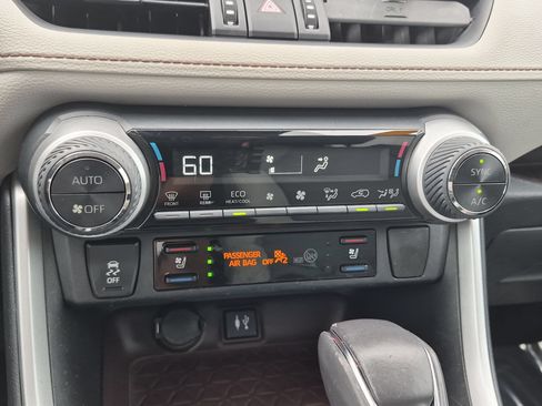 Used 2019 Toyota RAV4 Limited w/ Cold Weather Package AWD/4WD image 22