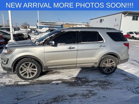 Used 2017 Ford Explorer Limited w/ Equipment Group 301A image 5