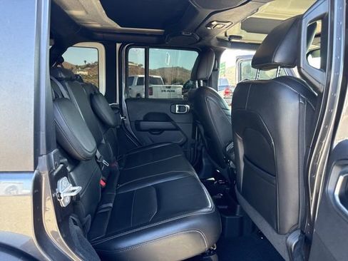 Used 2022 Jeep Wrangler Unlimited Sahara image 20