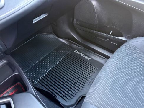 Used 2016 Toyota RAV4 XLE image 25