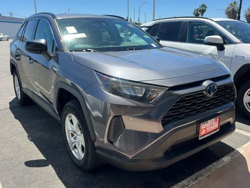 Used 2021 Toyota RAV4 LE AWD/4WD image 3
