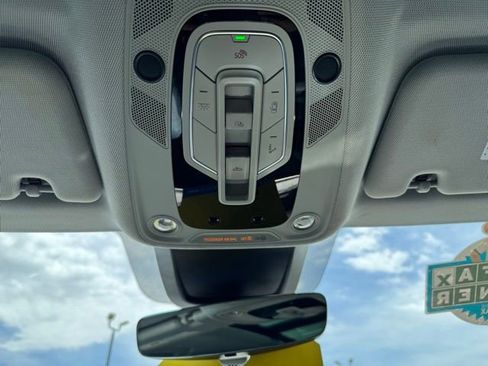 Used 2022 Audi e-tron Premium w/ Convenience Plus Package image 32