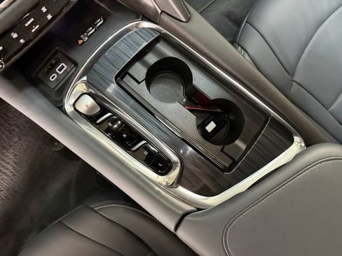 Used 2023 Buick Enclave Essence AWD/4WD image 27