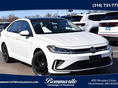 Used 2025 Volkswagen Jetta SE w/ Sunroof Package