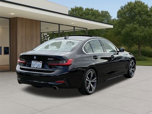 Used 2021 BMW 330i Sedan w/ Driving Assistance Package image 8