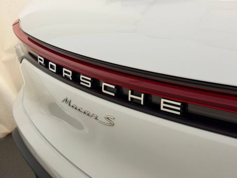 Certified 2023 Porsche Macan S AWD/4WD image 26
