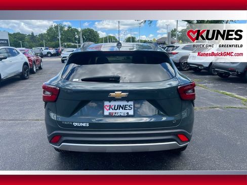 Used 2025 Chevrolet Trax LT FWD image 6
