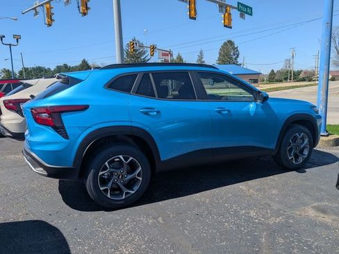 New 2026 Chevrolet Trax LT w/ Driver Confidence Package FWD image 8