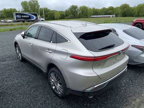 Used 2023 Toyota Venza XLE AWD/4WD image 2