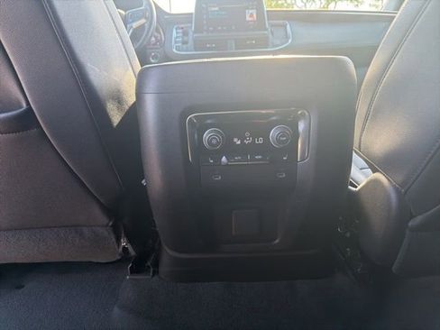 Used 2023 Chevrolet Suburban Premier image 13