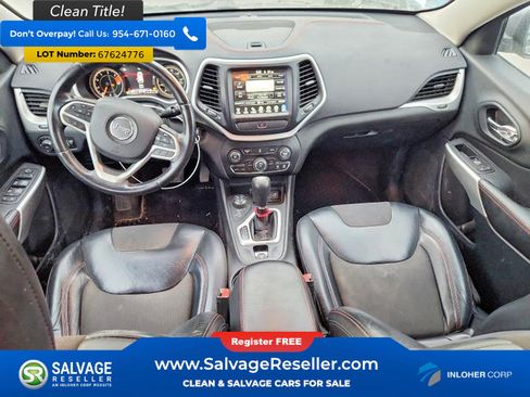 Used 2017 Jeep Cherokee Trailhawk AWD/4WD image 11