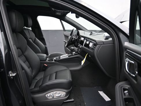 New 2026 Porsche Macan AWD/4WD image 18