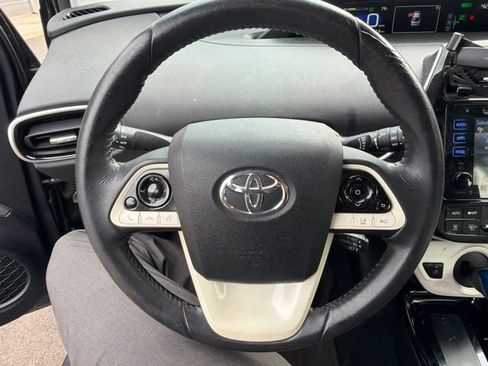 Used 2017 Toyota Prius Three FWD image 18