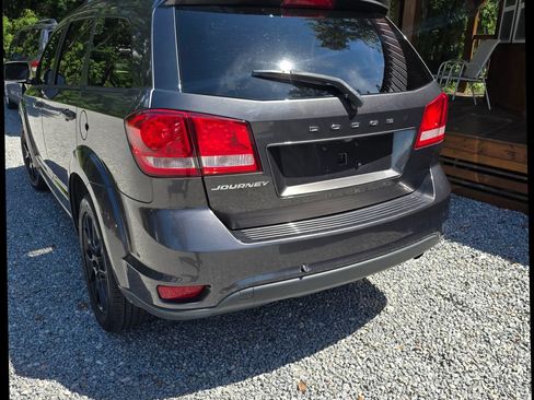 Used 2019 Dodge Journey SE w/ Blacktop Package FWD image 13