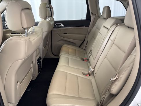 Used 2020 Jeep Grand Cherokee Limited w/ Luxury Group II image 17