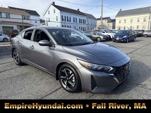 Used 2024 Nissan Sentra SV image 2